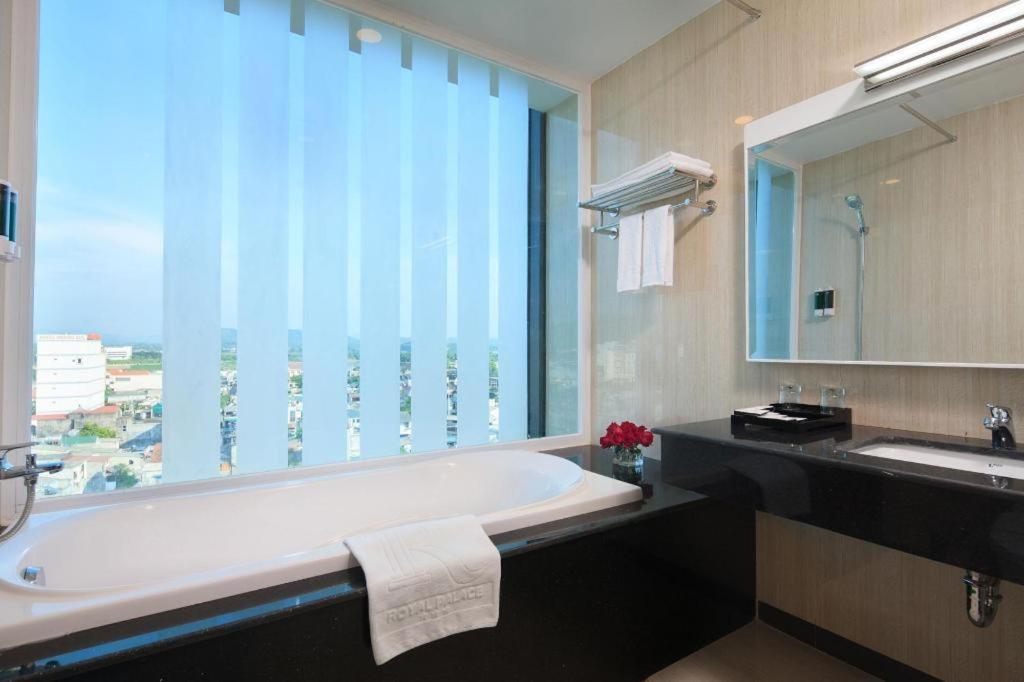 Tuyen Quang Royal Palace Hotel מראה חיצוני תמונה